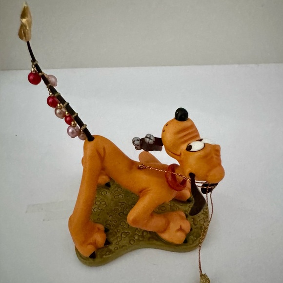 WDCC Pluto Helps Decorate 1996 Ornament - Picture 3 of 9